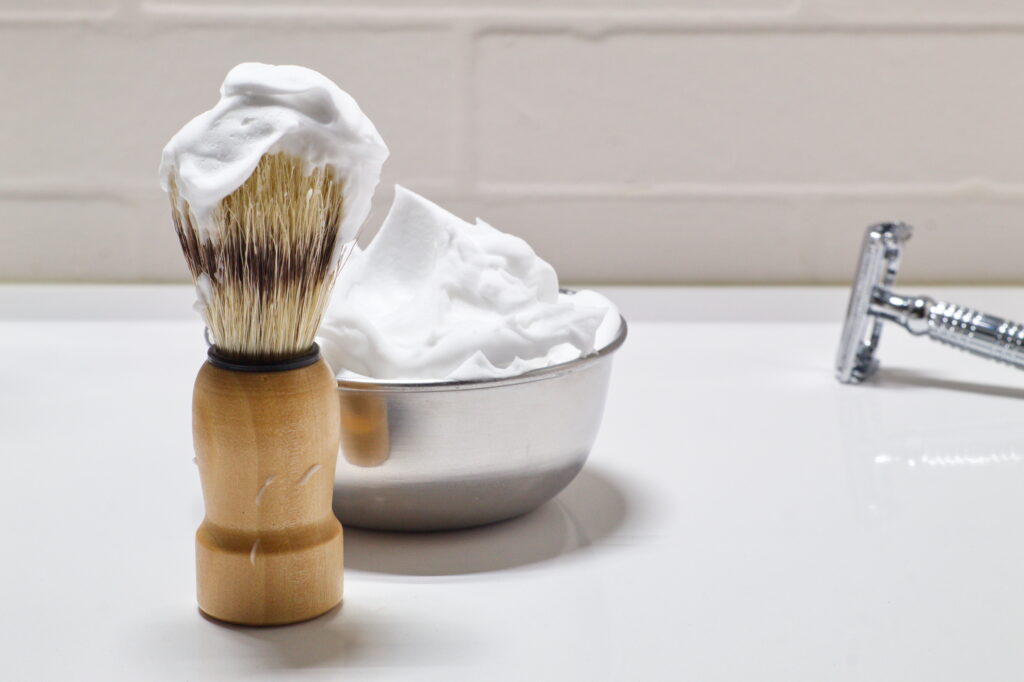 Shaving set with blade, brush and metal shaving bowl with foam for facial care
